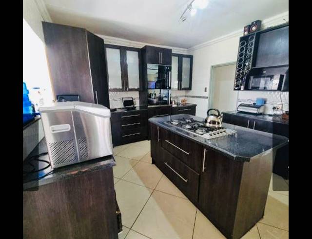 3 BEDROOM HOUSE FOR SALE IN VANDERBIJLPARK SW 1